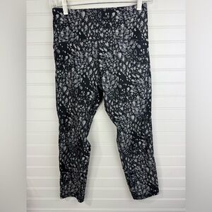 Marika women’s gray & black leopard print cropped leggings. Size medium.